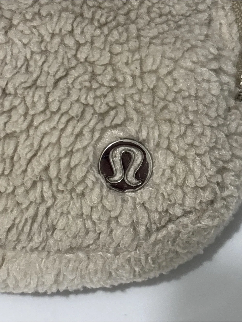 Lululemon Everywhere Crossbody Sherpa Fleece Belt Bag in Cream 1L